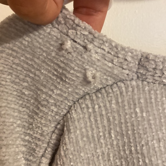 Express Women’s Sweater Size Medium - Picture 7 of 7